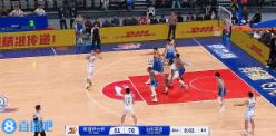 連續(xù)吃癟！克里斯先是籃下被李炎哲大帽&又被李炎哲生斷